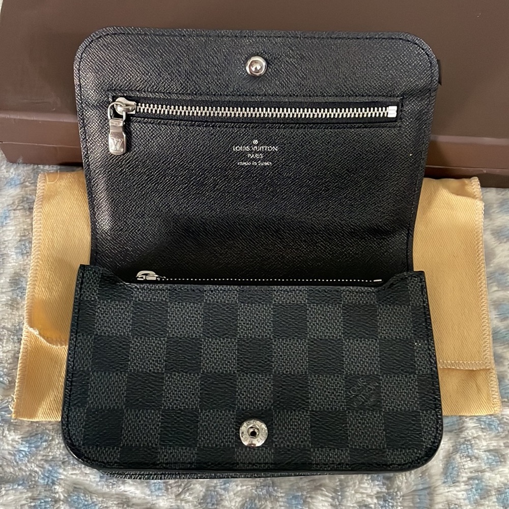 Louis Vuitton Graphite belt bag - Picture 5 of 16